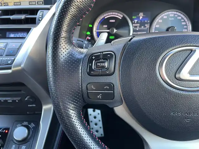 レクサス ＮＸ 300h Fスポーツ 兵庫県 2015(平27)年 3.9万km ホワイトノーヴァガラスフレーク /OP レーダークルーズコントロール//OP パノラミックビューモニター//OP BSM//OP クリアランスソナー//OP プリクラッシュセーフティ//OP レーンディパーチャーアラート（LDA）//OP スペアタイヤ//OP 3眼フルLEDヘッドランプ//OP オートマチックハイビーム//OP パワーバックドア//OP AC100V電源/・メーカーSDナビ/・地デジ/DVD/BT/USB/AUX/・ステアリングリモコン/・ステアリングヒーター/・Fスポーツ専用シート（電動/ヒーター/ベンチレーション）//運転席メモリー付/・パドルシフト/・ビルトインETC/・純正18インチAW/・カードキー