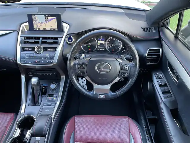 レクサス ＮＸ 300h Fスポーツ 兵庫県 2015(平27)年 3.9万km ホワイトノーヴァガラスフレーク /OP レーダークルーズコントロール//OP パノラミックビューモニター//OP BSM//OP クリアランスソナー//OP プリクラッシュセーフティ//OP レーンディパーチャーアラート（LDA）//OP スペアタイヤ//OP 3眼フルLEDヘッドランプ//OP オートマチックハイビーム//OP パワーバックドア//OP AC100V電源/・メーカーSDナビ/・地デジ/DVD/BT/USB/AUX/・ステアリングリモコン/・ステアリングヒーター/・Fスポーツ専用シート（電動/ヒーター/ベンチレーション）//運転席メモリー付/・パドルシフト/・ビルトインETC/・純正18インチAW/・カードキー