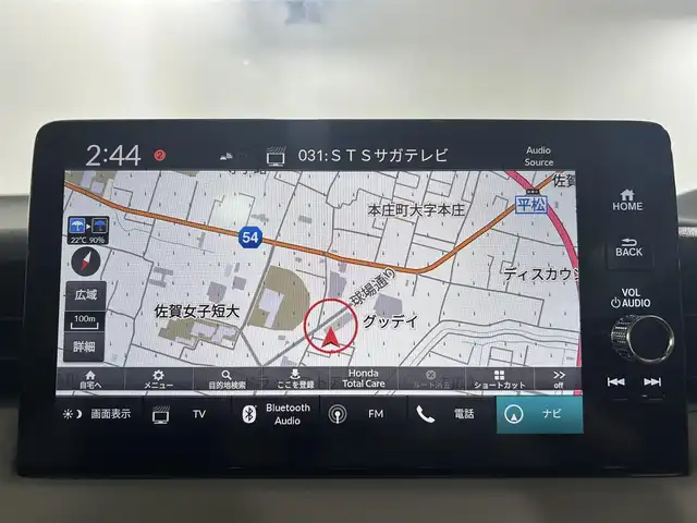 ホンダ ヴェゼル ハイブリッド e:HEV PLaY 佐賀県 2022(令4)年 2.1万km サンドカーキパール ホンダコネクトディスプレイ＜ナビ機能有＞/パノラマルーフ/寒冷地仕様/置くだけ充電/ステアリングヒーター/コンビシート/シートヒーター＜運転席/助手席＞/ETC2.0車載器/パワーバックドア/ホンダセンシング/ 衝突軽減ブレーキ（CMBS）/ 誤発進抑制機能/ 後方誤発進抑制機能/ 近距離衝突軽減ブレーキ/ 歩行者事故低減ステアリング/ 路外逸脱抑制機能/ 渋滞追従機能付アダプティブクルーズコントロール（ACC）/ 車線維持支援システム（LKAS）/ トラフィックジャムアシスト（渋滞運転支援機能）/ 先行車発進お知らせ機能/ 標識認識機能/ オートハイビーム/ パーキングセンサーシステム/ 急アクセル抑制機能4/ アダプティブドライビングビーム/ ブラインドスポットインフォメーション/ 後退出庫サポート