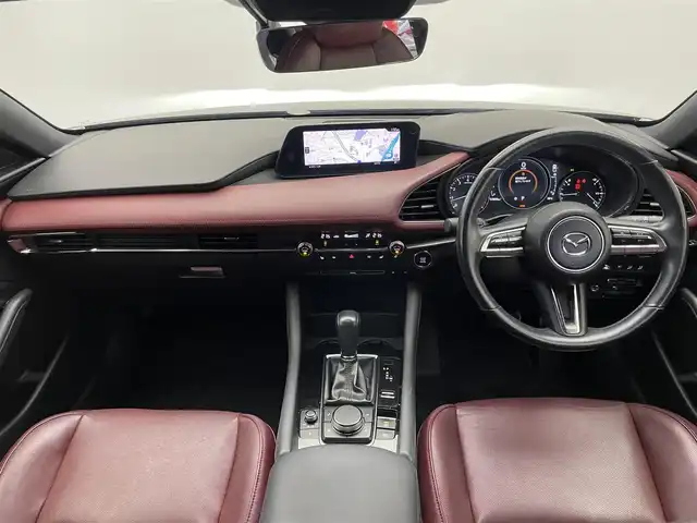 マツダ マツダ３ファストバック 20S バーガンディセレクション 愛知県 2019(令1)年 5.8万km チタニウムフラッシュマイカ 純正８．８型ディスプレイオーディオ　フルセグＴＶ　ＨＤＭＩ　アラウンドビューモニター　赤革　レーダークルコン　シートヒーター　ステアリングヒーター　ドラレコ　ＢＳＭ　ＨＵＤ　ＬＥＤオートライト　禁煙車
