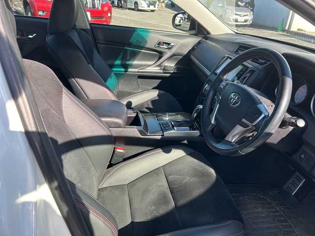 トヨタ マークＸ 250G Sパッケージ G’s 千葉県 2015(平27)年 5.7万km ホワイトパールクリスタルシャイン ナビNSZT-W64　バックカメラ　フリップダウンモニター　クルコン　ETC　フルセグ　BT　スマートキー　パドルシフト　ハーフレザー　トランクスポイラー　外サス　19インチAW　HID　オートライト