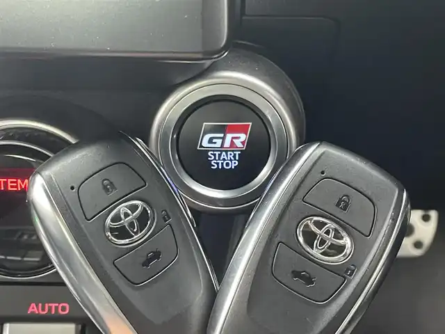 トヨタ ＧＲ８６ RZ 茨城県 2022(令4)年 1万km クリスタルホワイトパール 純正ナビ/バックカメラ/ワンセグ/BSD/RCTA/クルーズコントロール/ETC/シートヒーター/純正18インチAW/LEDヘッドライト/スマートキー
