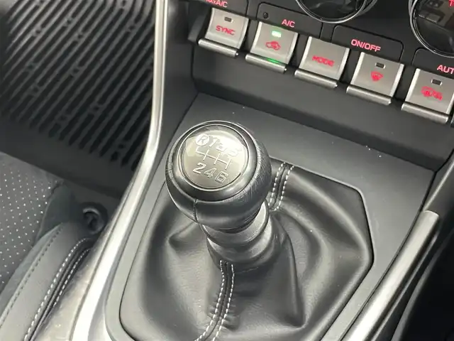 トヨタ ＧＲ８６ RZ 茨城県 2022(令4)年 1万km クリスタルホワイトパール 純正ナビ/バックカメラ/ワンセグ/BSD/RCTA/クルーズコントロール/ETC/シートヒーター/純正18インチAW/LEDヘッドライト/スマートキー