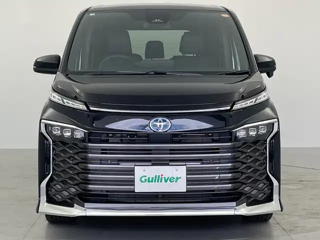 トヨタ ヴォクシー ハイブリッド S－Z 愛知県 2025(令7)年 0.1万km アティチュードブラックマイカ 純正１０．５型ディスプレイオーディオ/・Bluetooth/・CD/DVD/・フルセグテレビ/・HDMI/バックカメラ/快適利便パッケージ/・パワーバックドア/・後席シートヒーター/・オットマン/・電動リアゲート/・ハンズフリーデュアルパワースライドドア/衝突軽減ブレーキ/レーンキープアシスト/オートマチックハイビーム/ビルトインETC2.0/ハーフレザーシート/フロアマット
