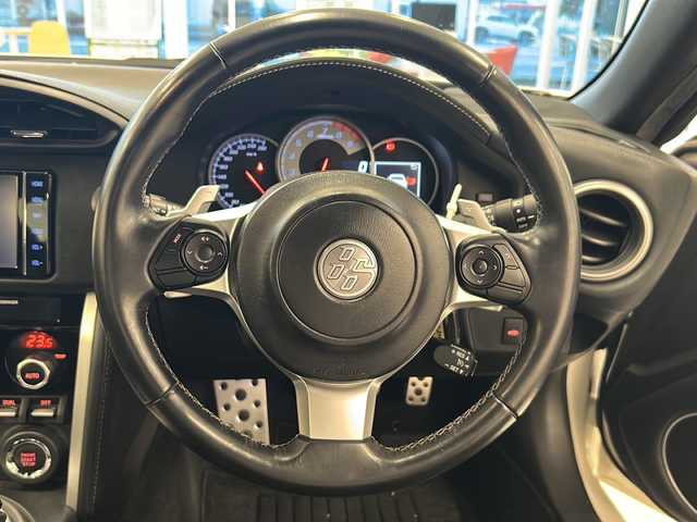 トヨタ ８６ GT リミテッド ブラックPKG 岐阜県 2019(平31)年 7万km クリスタルホワイトパール 純正ナビ/フルセグテレビ/Bluetooth/ETC/黒ハーフレザーシート/シートヒーター/クルーズコントロール/スマートキー/バックモニター/LEDライト/トランクスポイラー/プッシュスタート/純正フロアマット