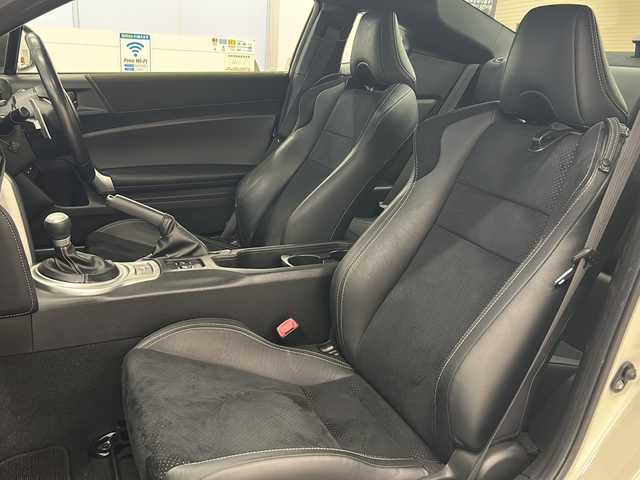 トヨタ ８６ GT リミテッド ブラックPKG 岐阜県 2019(平31)年 7万km クリスタルホワイトパール 純正ナビ/フルセグテレビ/Bluetooth/ETC/黒ハーフレザーシート/シートヒーター/クルーズコントロール/スマートキー/バックモニター/LEDライト/トランクスポイラー/プッシュスタート/純正フロアマット