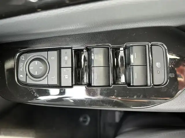 トヨタ プリウス U 鹿児島県 2023(令5)年 1.2万km アティチュードブラックマイカ 純正メモリナビ/　　BT/フルセグ/バックカメラ/クリアランスソナー/レーダークルーズコントロール/LEDヘッドライト/USBポート/純正ビルトインETC2.0/スマートキー/ハイブリッド車/オートライト