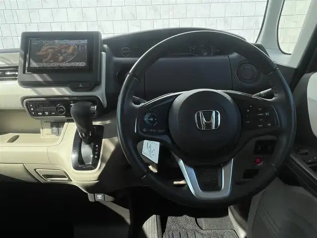 ホンダ Ｎ ＢＯＸ G EX ターボ ホンダセンシング 宮崎県 2020(令2)年 2万km プラチナホワイトパール 純正ナビゲーション/AM FM CD DVD BT/ホンダセンシング/・衝突軽減ブレーキ/・レーンキープアシスト/バックカメラ/ETC車載器/前後ドライブレコーダー/OPフロントグリル/OPRrスポイラー/レーダークルーズコントロール/LEDヘッドライト/スマートキー/プッシュスタート/両側パワースライドドア