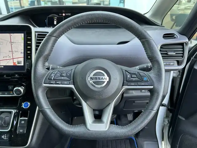 日産 セレナ e－パワー ハイウェイスター V 栃木県 2020(令2)年 4.7万km ブリリアントホワイトパール エマージェンシーブレーキ/純正10インチナビ/フルセグTV/DVD/Blu-ray/Bluetooth/アラウンドビューモニター/純正フリップダウンモニター/ドライブレコーダー/ETC/プロパイロット/インテリジェントルームミラー/両側ハンズフリーパワースライドドア/シートヒーター/ステアリングヒーター/サマータイヤ＋純正AW積込/コーナーセンサー/純正フロアマット/ステアリングリモコン