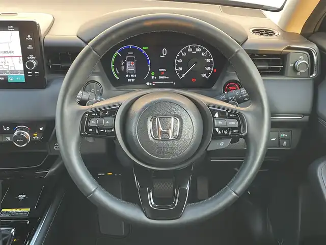 ホンダ ヴェゼル ハイブリッド e:HEV Z 滋賀県 2025(令7)年 0.8万km クリスタルブラックパール ワンオーナー/純正９型ナビ/・Bluetooth/フルセグ/バックカメラ/革巻きステアリング/ステアリングリモコン/パドルシフト/ステアリングヒーター/シートヒーター/ワイヤレス充電/パーキングブレーキ/シートリフター/オートリトラミラー/電動リアゲート/LEDヘッドライト/LEDフォグライト/ホンダセンシング/・衝突軽減ブレーキ警報距離/・ACC先行車検知音/・先行車発進お知らせ設定/・路外逸脱抑制システム/・レーンキープアシストシステム制御解除/・ブラインドスポットシステム設定/・標識認識機能表示/スマートキー