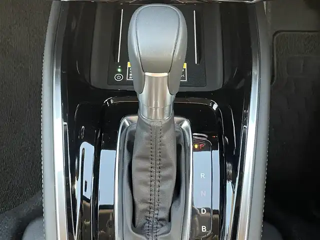 ホンダ ヴェゼル ハイブリッド e:HEV Z 滋賀県 2025(令7)年 0.8万km クリスタルブラックパール ワンオーナー/純正９型ナビ/・Bluetooth/フルセグ/バックカメラ/革巻きステアリング/ステアリングリモコン/パドルシフト/ステアリングヒーター/シートヒーター/ワイヤレス充電/パーキングブレーキ/シートリフター/オートリトラミラー/電動リアゲート/LEDヘッドライト/LEDフォグライト/ホンダセンシング/・衝突軽減ブレーキ警報距離/・ACC先行車検知音/・先行車発進お知らせ設定/・路外逸脱抑制システム/・レーンキープアシストシステム制御解除/・ブラインドスポットシステム設定/・標識認識機能表示/スマートキー