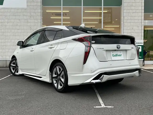 トヨタ プリウス A ツーリングセレクション 静岡県 2016(平28)年 4.5万km ホワイトパールクリスタルシャイン モデリスタエアロ/（フロント・サイド・リア）/純正9インチSDナビ/（AM/FM/BT/CD）/フルセグTV/バックカメラ/ヘッドアップディスプレイ/レーダークルーズコントロール/レザーシート/前席シートヒーター/ブラインドスポットモニター/前方ドライブレコーダー/横滑り防止装置/レーンキープアシスト/盗難防止装置/衝突被害軽減システム/前後コーナーセンサー/ビルトインETC/プッシュスタート/スマートキー/LEDヘッドライト/オートマチックハイビーム/純正17インチアルミホイール/純正フロアマット/保証書/取扱説明書