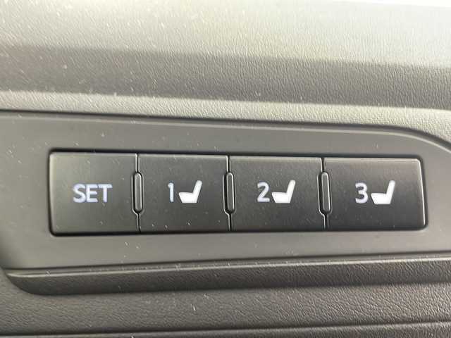 トヨタ ヴェルファイア Z Gエディション 熊本県 2018(平30)年 8万km ホワイトパールクリスタルシャイン ＪＢＬプレミアムサウンド　/駐車支援システム　/メーカー純正ナビ/CD/DVD/ Bluetooth/SD/AM/FM/フリップダウンモニター/バックカメラ/前方ドライブレコーダー　/サンルーフ　/1.2列目パワーシート/前席シートヒーターシートクーラー/オットマン/革巻きステアリング/ステアリングヒーター/ステアリングリモコン/革シート/エアシート　/シートヒーター　/クルーズコントロール　/社外エアロ　/社外サス/純正AW/純正フロアマット/純正ドアバイザー/スマートキー/スペアキー×１