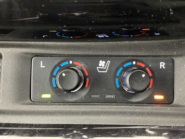 トヨタ ヴェルファイア Z Gエディション 熊本県 2018(平30)年 8万km ホワイトパールクリスタルシャイン ＪＢＬプレミアムサウンド　/駐車支援システム　/メーカー純正ナビ/CD/DVD/ Bluetooth/SD/AM/FM/フリップダウンモニター/バックカメラ/前方ドライブレコーダー　/サンルーフ　/1.2列目パワーシート/前席シートヒーターシートクーラー/オットマン/革巻きステアリング/ステアリングヒーター/ステアリングリモコン/革シート/エアシート　/シートヒーター　/クルーズコントロール　/社外エアロ　/社外サス/純正AW/純正フロアマット/純正ドアバイザー/スマートキー/スペアキー×１