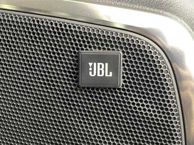 トヨタ ヴェルファイア Z Gエディション 熊本県 2018(平30)年 8万km ホワイトパールクリスタルシャイン ＪＢＬプレミアムサウンド　/駐車支援システム　/メーカー純正ナビ/CD/DVD/ Bluetooth/SD/AM/FM/フリップダウンモニター/バックカメラ/前方ドライブレコーダー　/サンルーフ　/1.2列目パワーシート/前席シートヒーターシートクーラー/オットマン/革巻きステアリング/ステアリングヒーター/ステアリングリモコン/革シート/エアシート　/シートヒーター　/クルーズコントロール　/社外エアロ　/社外サス/純正AW/純正フロアマット/純正ドアバイザー/スマートキー/スペアキー×１