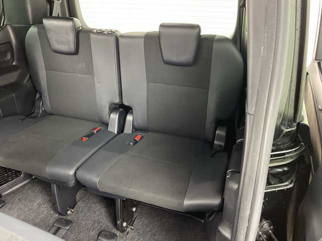 トヨタ ノア Si ダブルバイビー 兵庫県 2018(平30)年 6.3万km ブラック ・純正12インチリアフリップダウンモニター/・純正10インチナビ&TV&CD&DVD&SD&BT/・マルチインフォメーションディスプレイ/・バックカメラ/・クルーズコントロール/・両側パワースライドドア/・ビルトインETC/・前方ドライブレコーダー/・T-Connectナビ/・トヨタセーフティセンス/・プリクラッシュセーフティ/・レーンディパーチャーアラート/・アイドリングストップ/・ステアリングスイッチ/・プッシュスタート/・スマートキー/・スペアキー1本/・ハーフレザーシート/・助手席側シートバックテーブル/・純正ドアバイザー/・LEDヘッドライト/・LEDフォグランプ/・オートライト/・純正16インチホイール