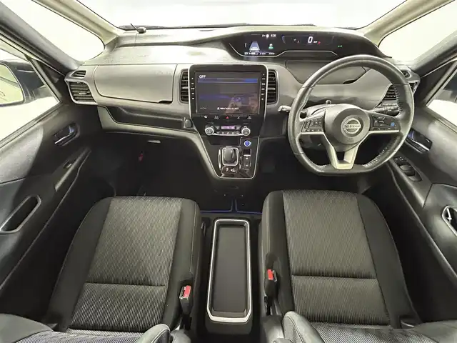 日産 セレナ e－パワー ハイウェイスター V 佐賀県 2019(令1)年 5.8万km ブリリアントホワイトパール 2トーン 純正10インチナビ/フルセグTV/CD/DVD/Bluetooth/純正11インチフリップダウンモニター/全方位カメラ/衝突被害軽減システム/ブラインドスポットモニター/プロパイロット/レーンアシスト/ロードサインアシスト/駐車支援システム/オートライト/オートマチックハイビーム/クリアランスソナー/電子パーキング/オートブレーキホールド/前後ドライブレコーダー/ビルトインETC/ステアリングヒーター/LED ヘッドライト/LEDフォグライト/両側パワースライドドア/後席サンシェード/シートバックテーブル/運転席・助手席シートヒーター/純正16インチアルミホイール
