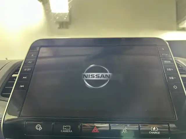 日産 セレナ e－パワー ハイウェイスター V 佐賀県 2019(令1)年 5.8万km ブリリアントホワイトパール 2トーン 純正10インチナビ/フルセグTV/CD/DVD/Bluetooth/純正11インチフリップダウンモニター/全方位カメラ/衝突被害軽減システム/ブラインドスポットモニター/プロパイロット/レーンアシスト/ロードサインアシスト/駐車支援システム/オートライト/オートマチックハイビーム/クリアランスソナー/電子パーキング/オートブレーキホールド/前後ドライブレコーダー/ビルトインETC/ステアリングヒーター/LED ヘッドライト/LEDフォグライト/両側パワースライドドア/後席サンシェード/シートバックテーブル/運転席・助手席シートヒーター/純正16インチアルミホイール