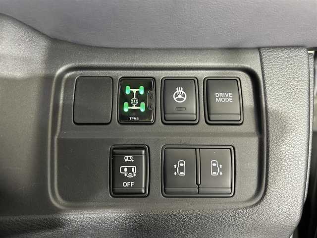 日産 セレナ e－パワー ハイウェイスター V 佐賀県 2019(令1)年 5.8万km ブリリアントホワイトパール 2トーン 純正10インチナビ/フルセグTV/CD/DVD/Bluetooth/純正11インチフリップダウンモニター/全方位カメラ/衝突被害軽減システム/ブラインドスポットモニター/プロパイロット/レーンアシスト/ロードサインアシスト/駐車支援システム/オートライト/オートマチックハイビーム/クリアランスソナー/電子パーキング/オートブレーキホールド/前後ドライブレコーダー/ビルトインETC/ステアリングヒーター/LED ヘッドライト/LEDフォグライト/両側パワースライドドア/後席サンシェード/シートバックテーブル/運転席・助手席シートヒーター/純正16インチアルミホイール