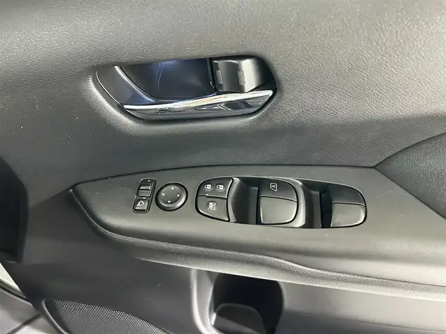 日産 セレナ e－パワー ハイウェイスター V 佐賀県 2019(令1)年 5.8万km ブリリアントホワイトパール 2トーン 純正10インチナビ/フルセグTV/CD/DVD/Bluetooth/純正11インチフリップダウンモニター/全方位カメラ/衝突被害軽減システム/ブラインドスポットモニター/プロパイロット/レーンアシスト/ロードサインアシスト/駐車支援システム/オートライト/オートマチックハイビーム/クリアランスソナー/電子パーキング/オートブレーキホールド/前後ドライブレコーダー/ビルトインETC/ステアリングヒーター/LED ヘッドライト/LEDフォグライト/両側パワースライドドア/後席サンシェード/シートバックテーブル/運転席・助手席シートヒーター/純正16インチアルミホイール