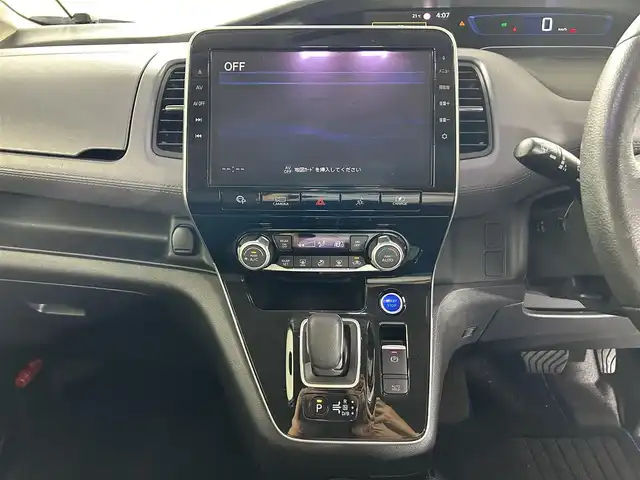 日産 セレナ e－パワー ハイウェイスター V 佐賀県 2019(令1)年 5.8万km ブリリアントホワイトパール 2トーン 純正10インチナビ/フルセグTV/CD/DVD/Bluetooth/純正11インチフリップダウンモニター/全方位カメラ/衝突被害軽減システム/ブラインドスポットモニター/プロパイロット/レーンアシスト/ロードサインアシスト/駐車支援システム/オートライト/オートマチックハイビーム/クリアランスソナー/電子パーキング/オートブレーキホールド/前後ドライブレコーダー/ビルトインETC/ステアリングヒーター/LED ヘッドライト/LEDフォグライト/両側パワースライドドア/後席サンシェード/シートバックテーブル/運転席・助手席シートヒーター/純正16インチアルミホイール