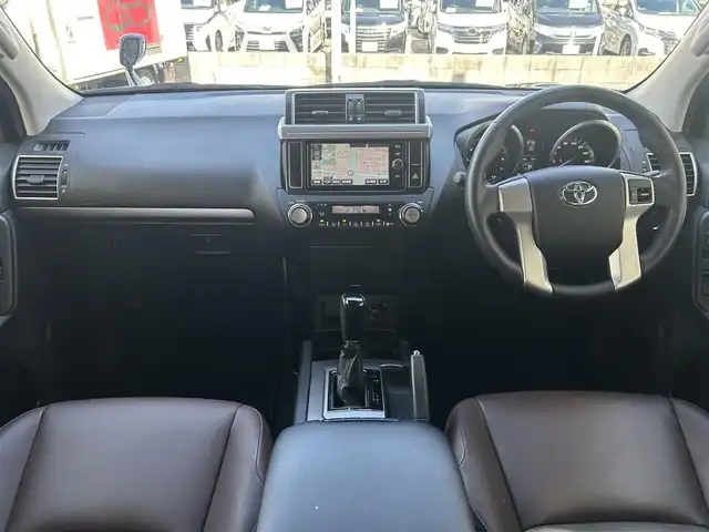 トヨタ ランドクルーザー プラド TX Lパッケージ・G－フロンティア 兵庫県 2017(平29)年 2万km アティチュードブラックマイカ 純正7インチナビ(AM/FM/TV/CD/BT)/フルセグTV/バックカメラ/フリップダウンモニター/プッシュスタート/ステアリングリモコン/クルーズコントロール（追従なし）/全席フルレザーシート/前席パワーシート/シートヒーター/3列シート/ビルドインETC/カーテンエアバック/純正フロアマット/ドアバイザー/LEDヘッドライト/ヘットライトウォッシャー/純正18インチアルミホイール/スペアキー1本