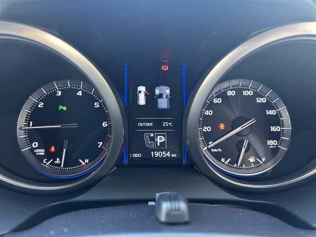 トヨタ ランドクルーザー プラド TX Lパッケージ・G－フロンティア 兵庫県 2017(平29)年 2万km アティチュードブラックマイカ 純正7インチナビ(AM/FM/TV/CD/BT)/フルセグTV/バックカメラ/フリップダウンモニター/プッシュスタート/ステアリングリモコン/クルーズコントロール（追従なし）/全席フルレザーシート/前席パワーシート/シートヒーター/3列シート/ビルドインETC/カーテンエアバック/純正フロアマット/ドアバイザー/LEDヘッドライト/ヘットライトウォッシャー/純正18インチアルミホイール/スペアキー1本