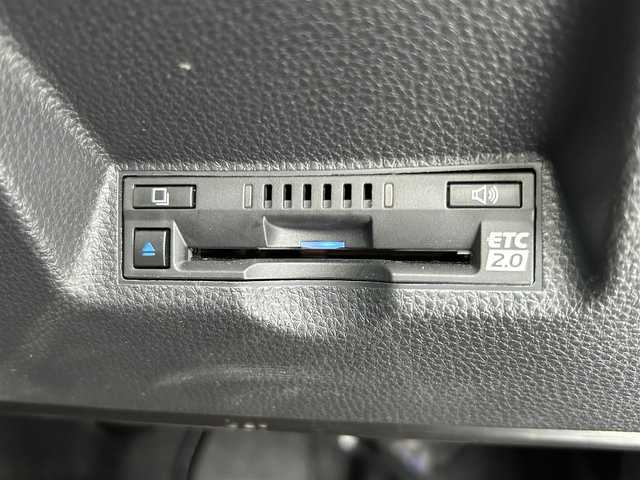 トヨタ ヤリスクロス ハイブリッド Z 岐阜県 2021(令3)年 1.1万km ホワイトパールクリスタルシャイン 純正SDナビ/衝突軽減ブレーキ/全方位カメラ/LEDヘッドライト/コーナーセンサー/レーンキープアシスト/前後ドライブレコーダー/前席シートヒーター/純正AW18インチ/クルーズコントロール/D席パワーシート/ETC2.0/スマートキー