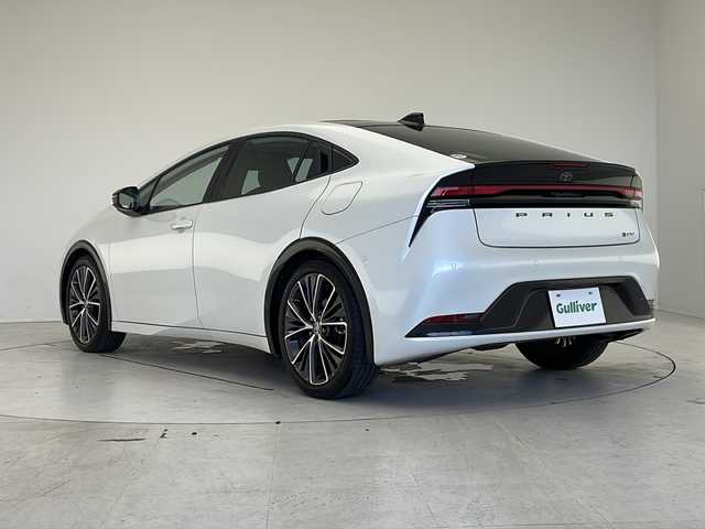 トヨタ プリウス Z 愛知県 2023(令5)年 2.9万km プラチナホワイトパールマイカ 衝突軽減システム/純正12.3型ディズプレイオーディオ　ナビ機能なし/全方位カメラ/ガラスルーフ/レーダークルーズコントロール/シートヒーター/エアシート/フルセグ/Bluetooth/バックカメラ/電動リアゲート/パワーシート/コーナーセンサー/純正アルミホイール/ETC2.0/ブラインドスポットモニター/LEDヘッドライト/ステアリングヒーター/インテリジェントミラー/オートマチックハイビーム/置くだけ充電機/ステアリングスイッチ/スマートキー/プッシュスタート