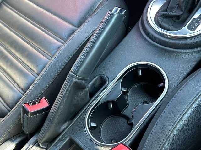 フォルクスワーゲン ザ・ビートル デザイン レザーパッケージ 千葉県 2012(平24)年 13.9万km トルネードレッド Bluetooth/D/N席シートヒーター/ステアリングスイッチ/レザーシート/オートライト/バックカメラ/横滑り防止装置/ETC/ABS/MTモード付AT/リモコンキー/ドライブレコーダー