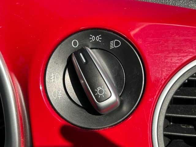 フォルクスワーゲン ザ・ビートル デザイン レザーパッケージ 千葉県 2012(平24)年 13.9万km トルネードレッド Bluetooth/D/N席シートヒーター/ステアリングスイッチ/レザーシート/オートライト/バックカメラ/横滑り防止装置/ETC/ABS/MTモード付AT/リモコンキー/ドライブレコーダー