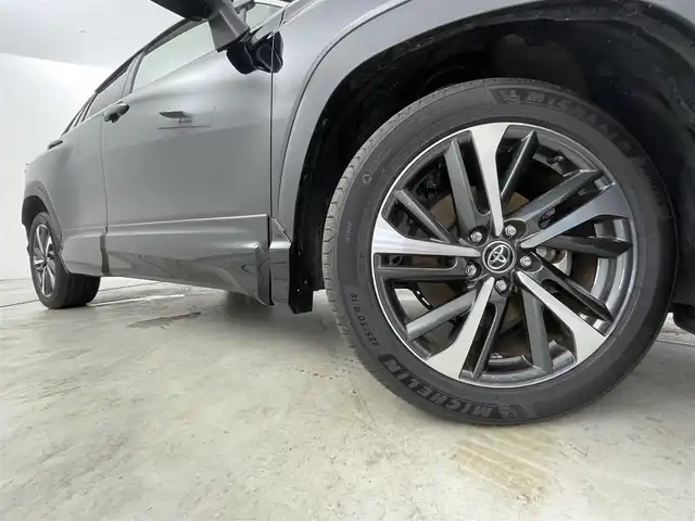 トヨタ カローラ クロス ハイブリッド Z 福岡県 2023(令5)年 2.3万km アティチュードブラックマイカ モデリスタエアロ　/サンルーフ　/純正９型ＤＡ　/全方位カメラ　/デジタルルームミラー　/ＥＴＣ　/前後ドラレコ　/レーダークルコン　/コーナーセンサー　/衝突被害軽減　/レーンキープ　/ＢＳＭ　/ＰＫＳＢ　/パワーバックドア　/ハーフレザーシート　/シートヒーター　/ステアリングリモコン　/プッシュスタート