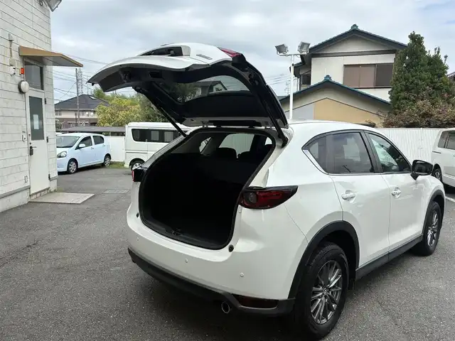 マツダ ＣＸ－５ 20S プロアクティブ 埼玉県 2019(令1)年 3万km スノーフレイクホワイトパールマイカ BOSEプレミアムサウンド/360°ビュー・モニター/バックカメラ/レーダークルーズコントロール/レーンキープアシスト/パワーバックドア/前後コーナーセンサー/ヘッドアップディスプレイ（HUD）/ブラインドスポットモニター（BSM）/純正ナビ・オーディオ/（フルセグTV/BT/CD/DVD/FM/AM）/前席シートヒーター/ドライブレコーダー/ETC/革巻きステアリング/ステアリングヒーター/電動格納ミラー/ドアバイザー/オートライト/プッシュスタート
