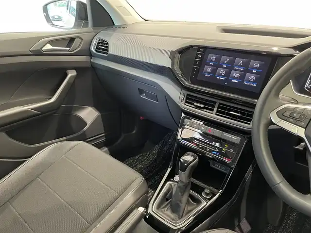 フォルクスワーゲン ＶＷ Ｔ－クロス TSI スタイル 福岡県 2022(令4)年 2.1万km ピュアホワイト セーフティＰＫＧ　/テクロノジーＰＫＧ　/デザインＰＫＧ　/ＤｉｓｃｏｖｅｒＰｒｏＰＫＧ　/デジタルメータークラスター　/ＡＣＣ／ＢＳＭ　/純正ナビ　　/Ｂカメラ　/Ｂｌｕｅｔｏｏｔｈ　/ＯＰ純正１８インチＡＷ