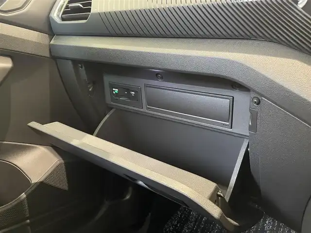 フォルクスワーゲン ＶＷ Ｔ－クロス TSI スタイル 福岡県 2022(令4)年 2.1万km ピュアホワイト セーフティＰＫＧ　/テクロノジーＰＫＧ　/デザインＰＫＧ　/ＤｉｓｃｏｖｅｒＰｒｏＰＫＧ　/デジタルメータークラスター　/ＡＣＣ／ＢＳＭ　/純正ナビ　　/Ｂカメラ　/Ｂｌｕｅｔｏｏｔｈ　/ＯＰ純正１８インチＡＷ