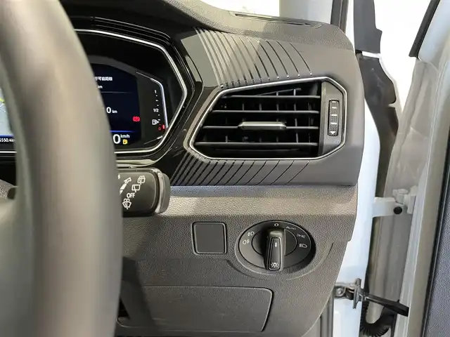 フォルクスワーゲン ＶＷ Ｔ－クロス TSI スタイル 福岡県 2022(令4)年 2.1万km ピュアホワイト セーフティＰＫＧ　/テクロノジーＰＫＧ　/デザインＰＫＧ　/ＤｉｓｃｏｖｅｒＰｒｏＰＫＧ　/デジタルメータークラスター　/ＡＣＣ／ＢＳＭ　/純正ナビ　　/Ｂカメラ　/Ｂｌｕｅｔｏｏｔｈ　/ＯＰ純正１８インチＡＷ