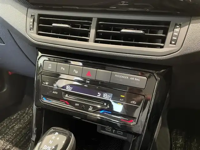 フォルクスワーゲン ＶＷ Ｔ－クロス TSI スタイル 福岡県 2022(令4)年 2.1万km ピュアホワイト セーフティＰＫＧ　/テクロノジーＰＫＧ　/デザインＰＫＧ　/ＤｉｓｃｏｖｅｒＰｒｏＰＫＧ　/デジタルメータークラスター　/ＡＣＣ／ＢＳＭ　/純正ナビ　　/Ｂカメラ　/Ｂｌｕｅｔｏｏｔｈ　/ＯＰ純正１８インチＡＷ