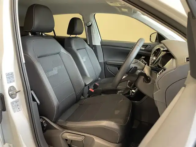 フォルクスワーゲン ＶＷ Ｔ－クロス TSI スタイル 福岡県 2022(令4)年 2.1万km ピュアホワイト セーフティＰＫＧ　/テクロノジーＰＫＧ　/デザインＰＫＧ　/ＤｉｓｃｏｖｅｒＰｒｏＰＫＧ　/デジタルメータークラスター　/ＡＣＣ／ＢＳＭ　/純正ナビ　　/Ｂカメラ　/Ｂｌｕｅｔｏｏｔｈ　/ＯＰ純正１８インチＡＷ