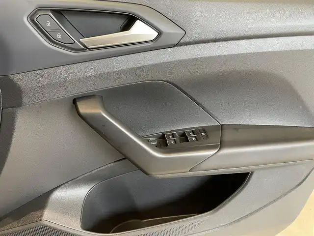 フォルクスワーゲン ＶＷ Ｔ－クロス TSI スタイル 福岡県 2022(令4)年 2.1万km ピュアホワイト セーフティＰＫＧ　/テクロノジーＰＫＧ　/デザインＰＫＧ　/ＤｉｓｃｏｖｅｒＰｒｏＰＫＧ　/デジタルメータークラスター　/ＡＣＣ／ＢＳＭ　/純正ナビ　　/Ｂカメラ　/Ｂｌｕｅｔｏｏｔｈ　/ＯＰ純正１８インチＡＷ