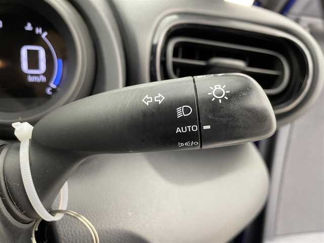 トヨタ ヤリス G 宮城県 2020(令2)年 5.7万km ダークブルーマイカM ナビキット/(AM/FM/USB/Miracast)/Bluetooth/バックカメラ/ETC/前後ドライブレコーダー/レーダークルーズコントロール/プッシュスタート/スマートキー/スペアキー/SOSスイッチ/オートライト/オートマチックハイビーム/ヘッドライトレベライザー/ドアバイザー/純正フロアマット/禁煙