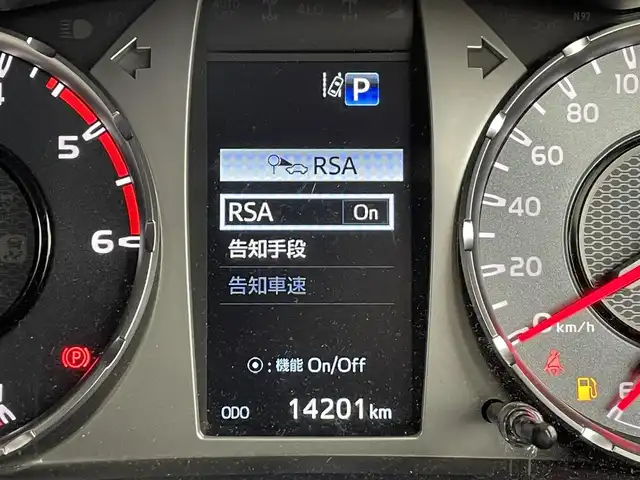 トヨタ ハイラックス Z GRスポーツ 群馬県 2023(令5)年 1.5万km アティチュードブラックマイカ 純正８インチディスプレイオーディオナビ　パノラミックビューモニター　ＴＲＤトノカバー　純正ベッドライナー　前後ドラレコ　レーダークルーズコントロール　パワーシート　ＬＥＤヘッドライト　４ＷＤ　禁煙車