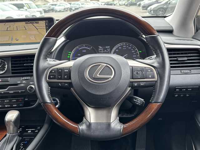 レクサス ＲＸ 450hL 大分県 2018(平30)年 6.6万km グラファイトブラックガラスフレーク ・純正ナビ(CD.DVD.BT.SD.AUX.USB)/・全方位カメラ/・フルセグテレビ/・ヘッドアップディスプレイ/・三眼ヘッドライト/・AC100V/・プリクラッシュセーフティ/・ブラインドスポットモニター/・コーナーセンサー/・ETC 2.0/・パワーシート/・シートヒーター＆シートクーラー/・オートハイビーム/・ブレーキホールド/・ステアリングリモコン/・ハンドルヒーター/・電動格納サードシート/・電動リアゲート