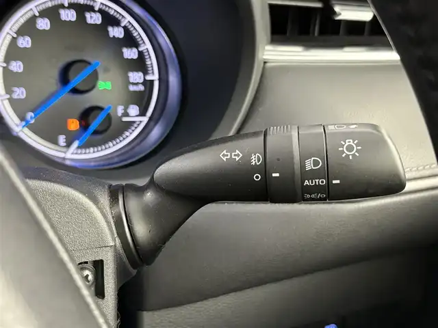 トヨタ ハリアー ハイブリッド Z レザーパッケージ 埼玉県 2021(令3)年 4.1万km ブラック JBLプレミアムサウンド/ガラスルーフ/純正ナビ/(Bluetooth/AUX/USB/AM/FM)/地デジフルセグ/全方位カメラ/ETC2.0/ドラレコ内蔵型デジタルインナーミラー/アダプティブクルーズコントロール/オートマチックハイビーム/車線逸脱警報/ブラインドスポットモニター/衝突軽減ブレーキ/ステアリングヒーター/パワーバックドア/ヘッドアップディスプレイ/前席シートヒーター・ベンチレーション/シートメモリー/電子パーキングシステム/ブレーキホールド/クリアランスソナー/プッシュスタート/ステアリングリモコン/ウィンカーミラー/電動格納ミラー/フロントフォグランプ/純正フロアマット/純正19インチアルミホイール