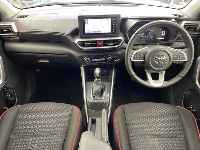 トヨタ ライズ Z 岐阜県 2021(令3)年 10.4万km ターコイズブルーマイカメタリック ワンオーナー車/純正SDメモリナビ/　フルセグTV/CD/BT/トヨタスマートアシスト/社外16インチアルミホイール/純正17インチアルミホイールセット積込（サマータイヤ）/ブラインドスポットモニター/バックカメラ/シートヒーター（運転席＋助手席）/純正LEDヘッドライト/フォグランプ/社外スピーカー（カロッツェリア）/純正フロアマット/純正ドアバイザー/USB充電ポート×１