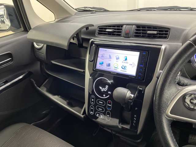 日産 デイズ ハイウェイスターG 長崎県 2016(平28)年 5.7万km ホワイトパール ケンウッド７インチナビ（MDV-D503W）/・フルセグ/・DVD/・Bluetooth/エマージェンシーブレーキ/・誤発信抑制/・オートハイビーム/アラウンドビューモニター/スマートキー/ステアリングリモコン/オートリトラミラー/シートリフター/純正バイザー/電格ウィンカーミラー/純正15インチアルミ/純正フロアマット/HIDライト/フォグライト