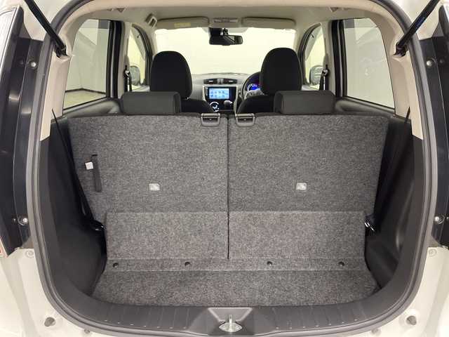 日産 デイズ ハイウェイスターG 長崎県 2016(平28)年 5.7万km ホワイトパール ケンウッド７インチナビ（MDV-D503W）/・フルセグ/・DVD/・Bluetooth/エマージェンシーブレーキ/・誤発信抑制/・オートハイビーム/アラウンドビューモニター/スマートキー/ステアリングリモコン/オートリトラミラー/シートリフター/純正バイザー/電格ウィンカーミラー/純正15インチアルミ/純正フロアマット/HIDライト/フォグライト