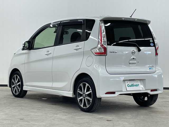 日産 デイズ ハイウェイスターG 長崎県 2016(平28)年 5.7万km ホワイトパール ケンウッド７インチナビ（MDV-D503W）/・フルセグ/・DVD/・Bluetooth/エマージェンシーブレーキ/・誤発信抑制/・オートハイビーム/アラウンドビューモニター/スマートキー/ステアリングリモコン/オートリトラミラー/シートリフター/純正バイザー/電格ウィンカーミラー/純正15インチアルミ/純正フロアマット/HIDライト/フォグライト