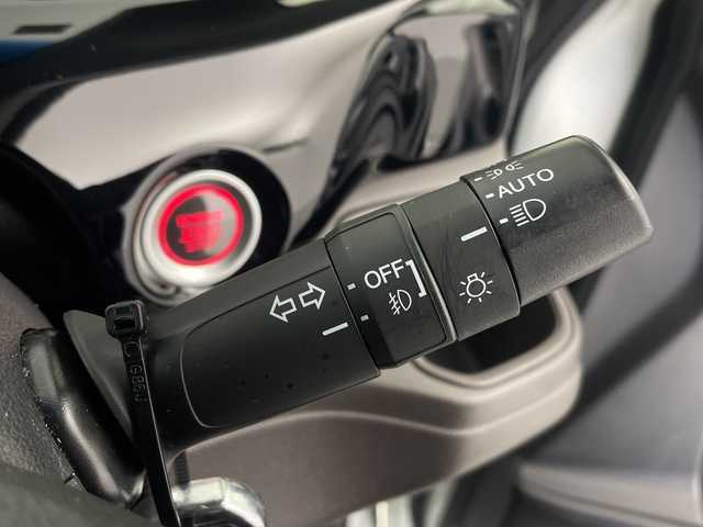 ホンダ フリード モデューロX ホンダセンシング 大阪府 2018(平30)年 5.2万km ホワイトオーキッドパール 純正９型ナビ　フルセグＴＶ　前後ドライブレコーダー　ビルトインＥＴＣ　バックカメラ　両側パワースライドドア　ＬＥＤヘッドライト　フォグランプ　純正１５インチＡＷ　純正フロアマット　スマートキー　禁煙車