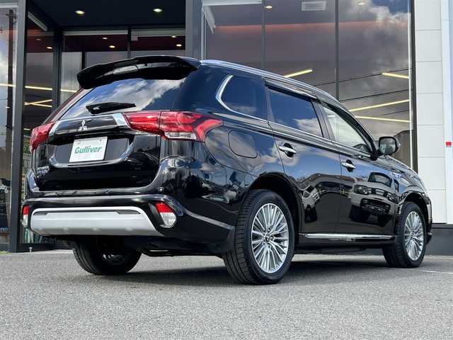 三菱 アウトランダー ＰＨＥＶ G プラスパッケージ 兵庫県 2018(平30)年 6.7万km ルビーブラックP eアシスト/ナビ AM/FM/TV/Bluetooth/アラウンドビューモニター/ETC/前後ドライブレコーダー/ブラインドスポットモニター/レーダークルーズコントロール/レーンキープアシスト/パワーバックドア/パドルシフト/D+N席シートヒーター/D席パワーシート/ステアリングヒーター/LEDヘッドライト/フォグランプ/純正アルミホイール/純正フロアマット/オートライト/オートハイビーム/オートエアコン/オートホールド/電動パーキングブレーキ/スマートキー