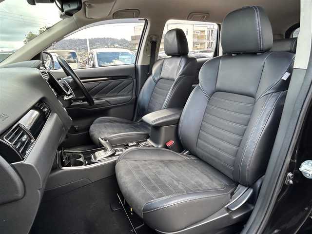 三菱 アウトランダー ＰＨＥＶ G プラスパッケージ 兵庫県 2018(平30)年 6.7万km ルビーブラックP eアシスト/ナビ AM/FM/TV/Bluetooth/アラウンドビューモニター/ETC/前後ドライブレコーダー/ブラインドスポットモニター/レーダークルーズコントロール/レーンキープアシスト/パワーバックドア/パドルシフト/D+N席シートヒーター/D席パワーシート/ステアリングヒーター/LEDヘッドライト/フォグランプ/純正アルミホイール/純正フロアマット/オートライト/オートハイビーム/オートエアコン/オートホールド/電動パーキングブレーキ/スマートキー